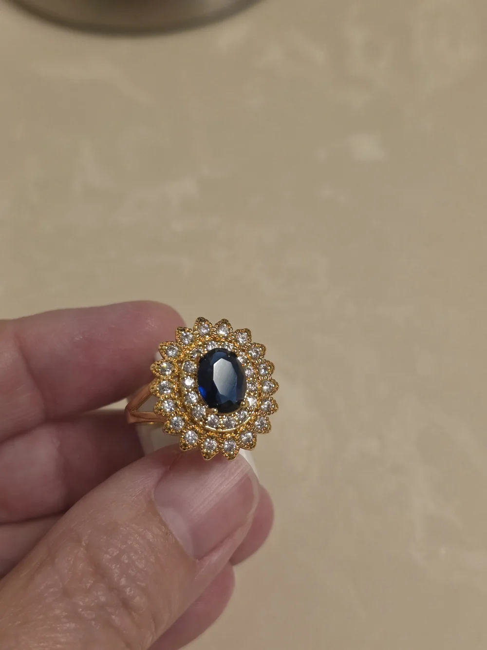 N/A elegant gold
